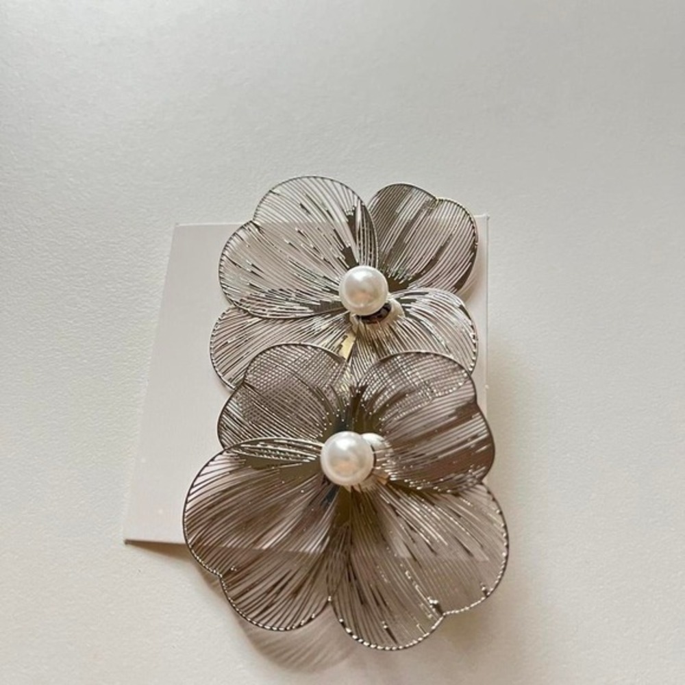 Floral Stud Earrings Women OS Silver New Pearl Accent Wire Mesh Oversized Bloom - Picture 3 of 4